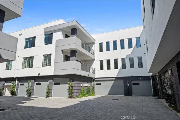 $1,199,900 | 16175 Dawn Way, Unit 302, Tustin, CA 92782