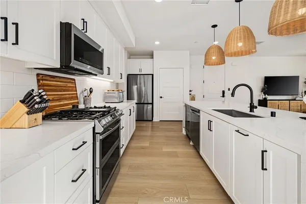 $1,199,900 | 16175 Dawn Way, Unit 302, Tustin, CA 92782