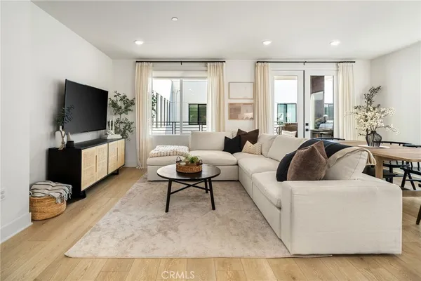 $1,199,900 | 16175 Dawn Way, Unit 302, Tustin, CA 92782