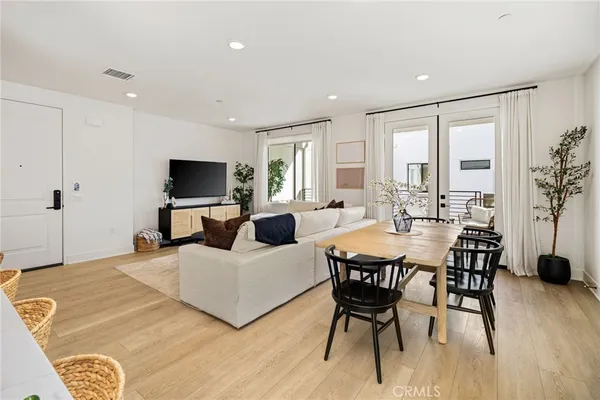 $1,199,900 | 16175 Dawn Way, Unit 302, Tustin, CA 92782