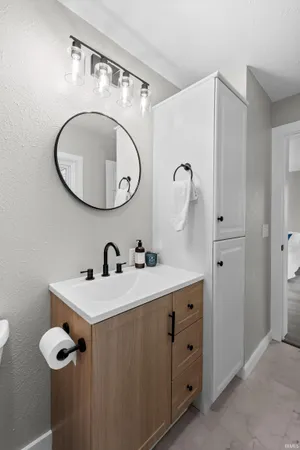 $255,000 | 8930 East Crow Road, Syracuse, IN 46567