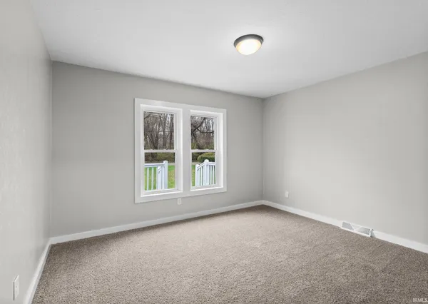 $255,000 | 8930 East Crow Road, Syracuse, IN 46567