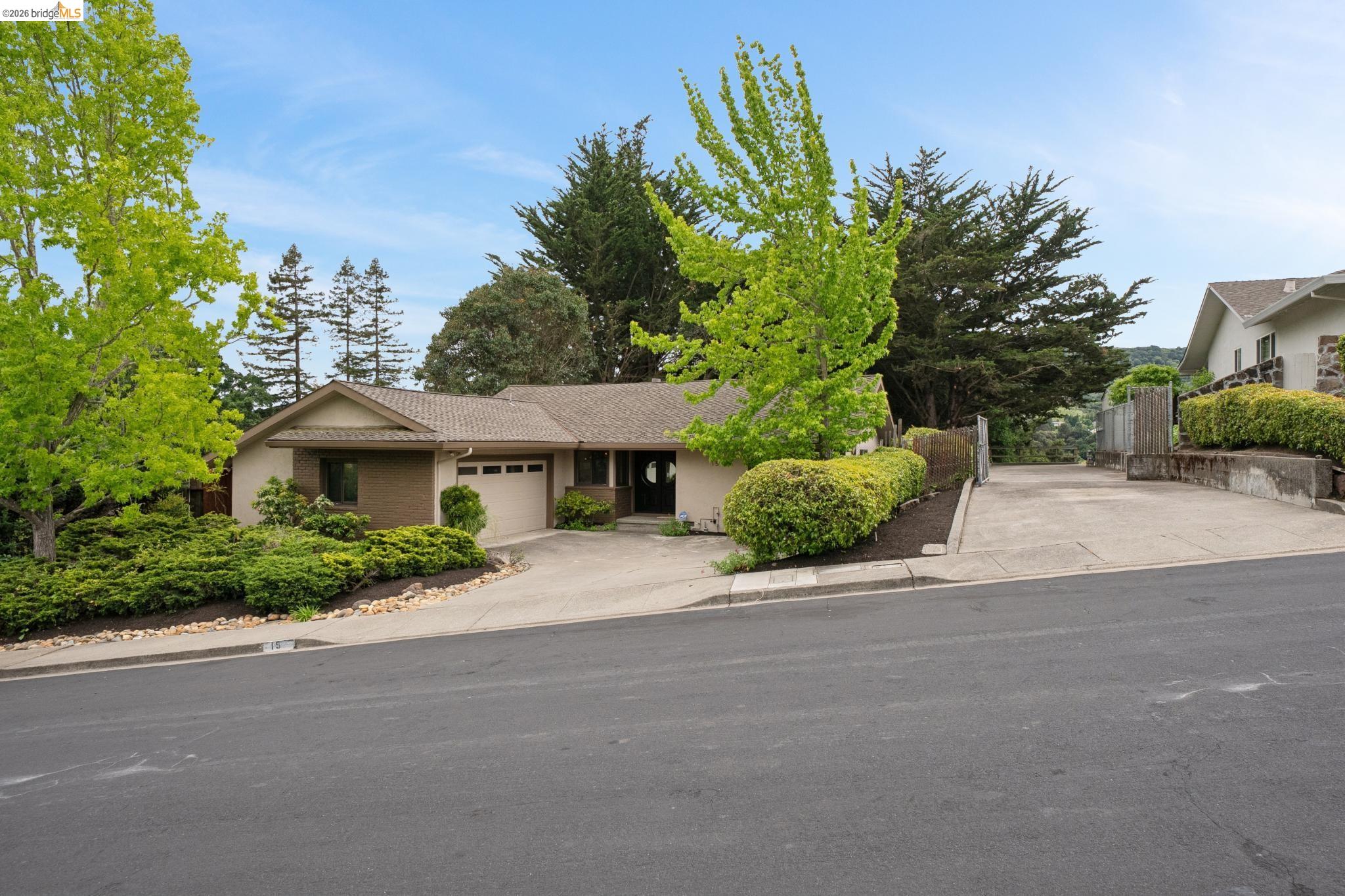 15 Christopher Court El Sobrante, CA 94803 - Photo 3 of 99