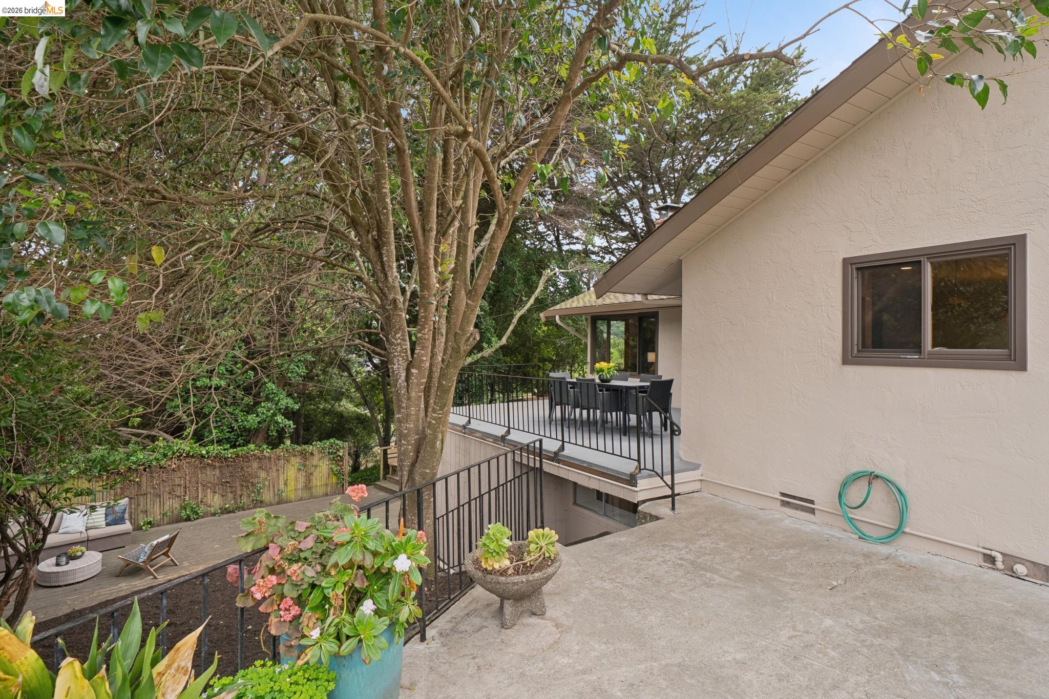15 Christopher Court El Sobrante, CA 94803 - Photo 86 of 99 a view of a chair and table in backyard