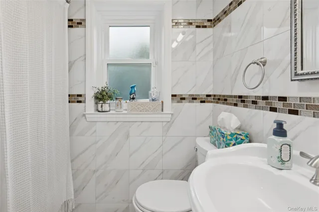 a bathroom with a bathtub and toilet