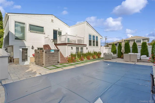a view of a house with backyard and porch