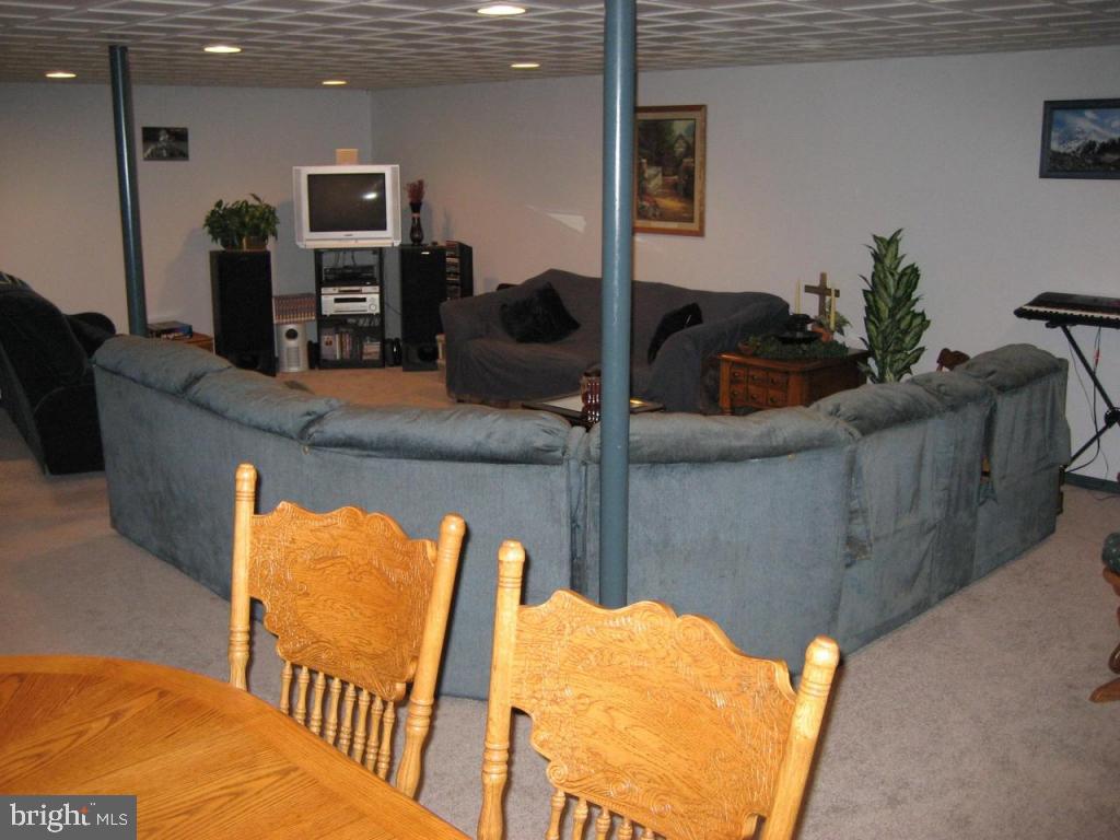 3370 North Colebrook Road Manheim, PA 17545 - Photo 6 of 10 Gallery Image 6
