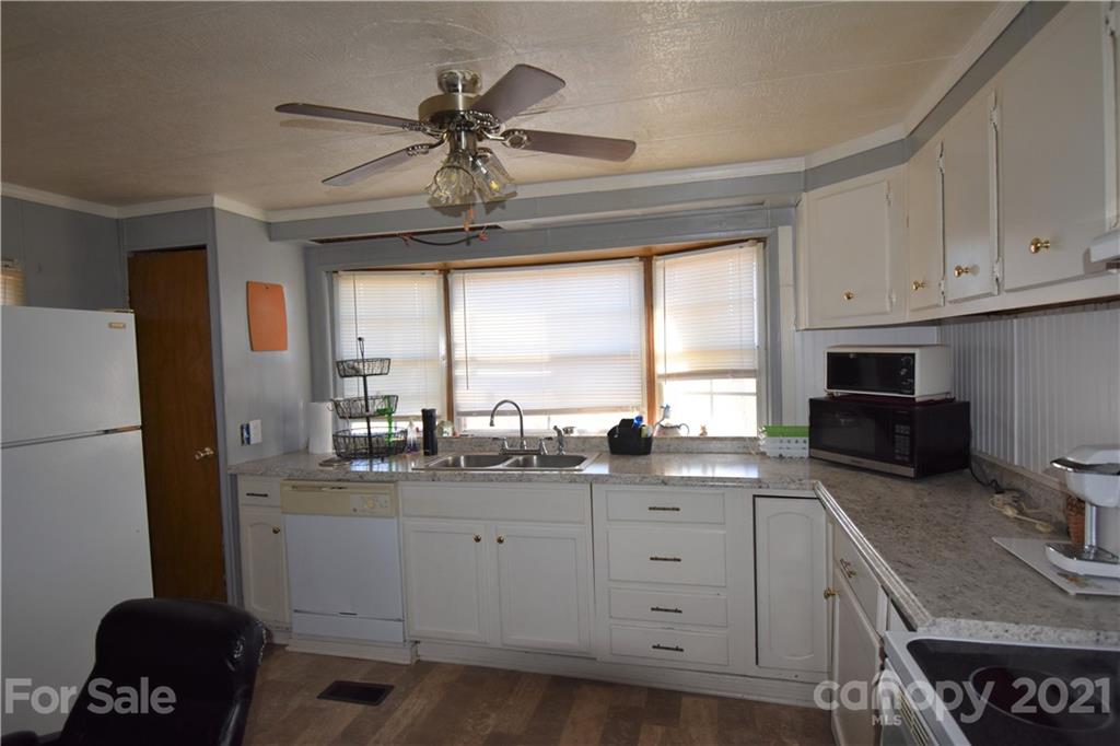 2696 Campground Road Granite Falls, NC 28630 - Photo 8 of 20 Gallery Image 8