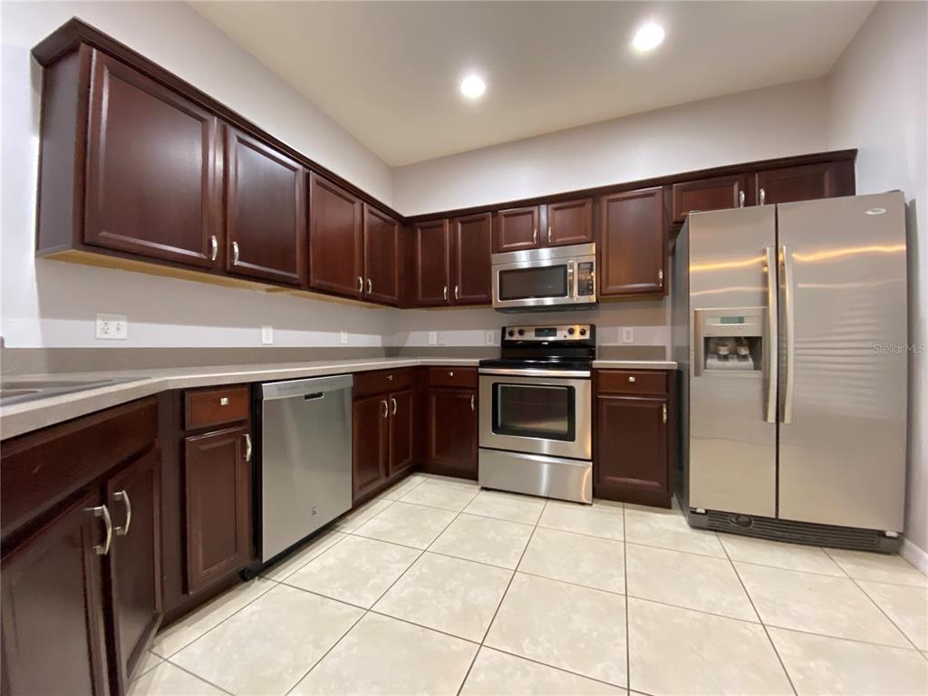 6460 South Goldenrod Road, Unit 30B Orlando, FL 32822 - Photo 8 of 20 a kitchen with stainless steel appliances and cabinets