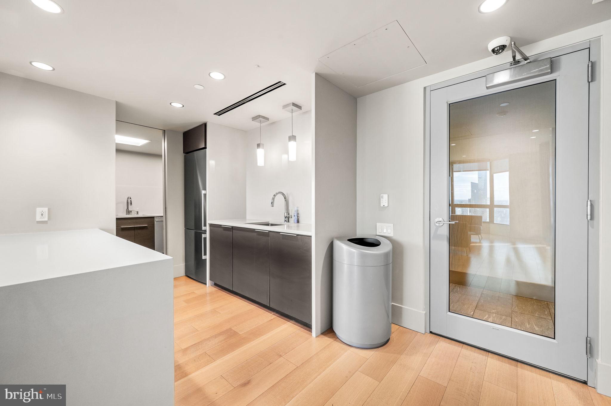 2018-32 Walnut Street, Unit 14K Philadelphia, PA 19103 - Photo 16 of 29
