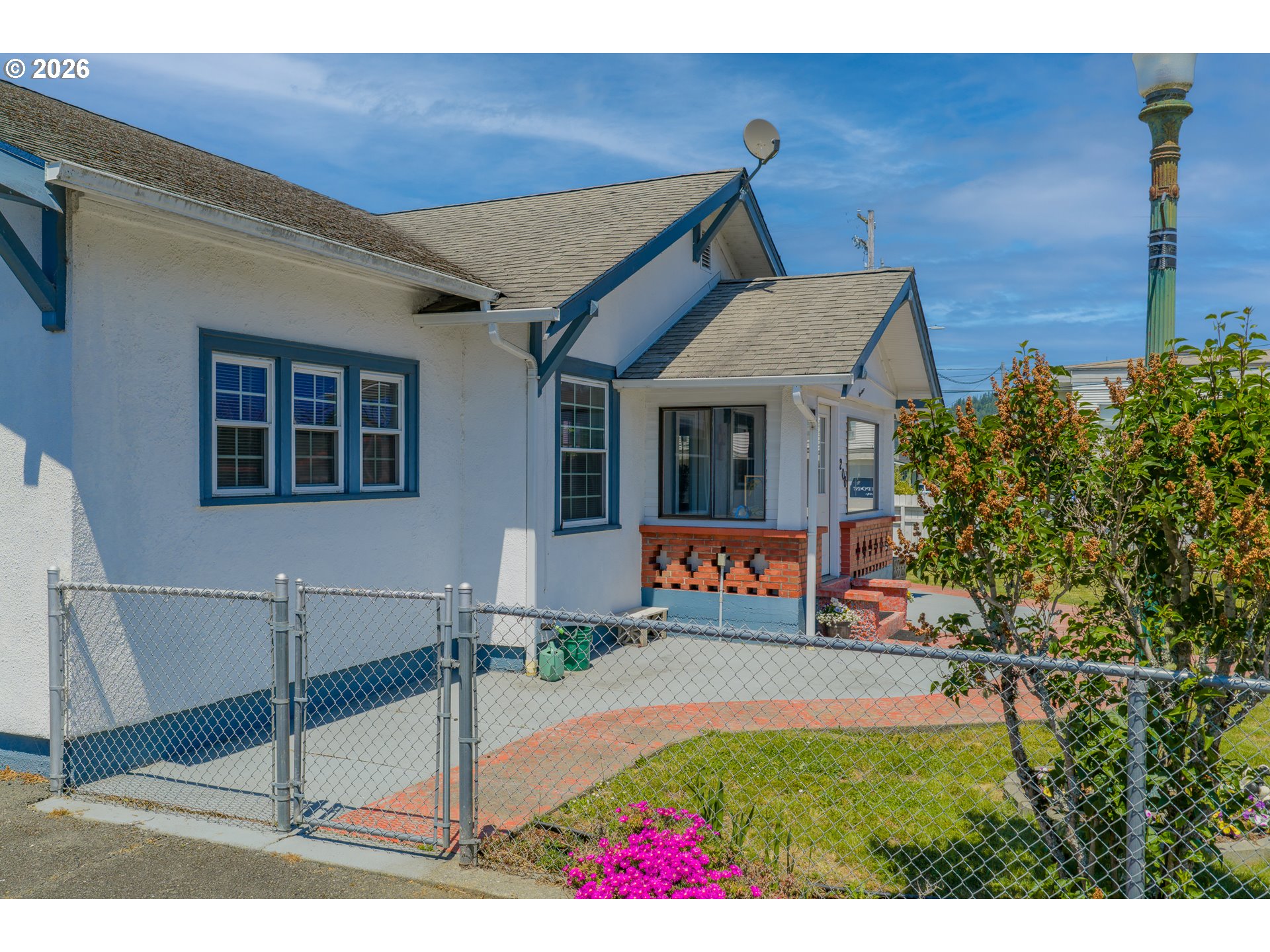 208 7th Street Myrtle Point, OR 97458 - Photo 5 of 48 a front view of a house with garden