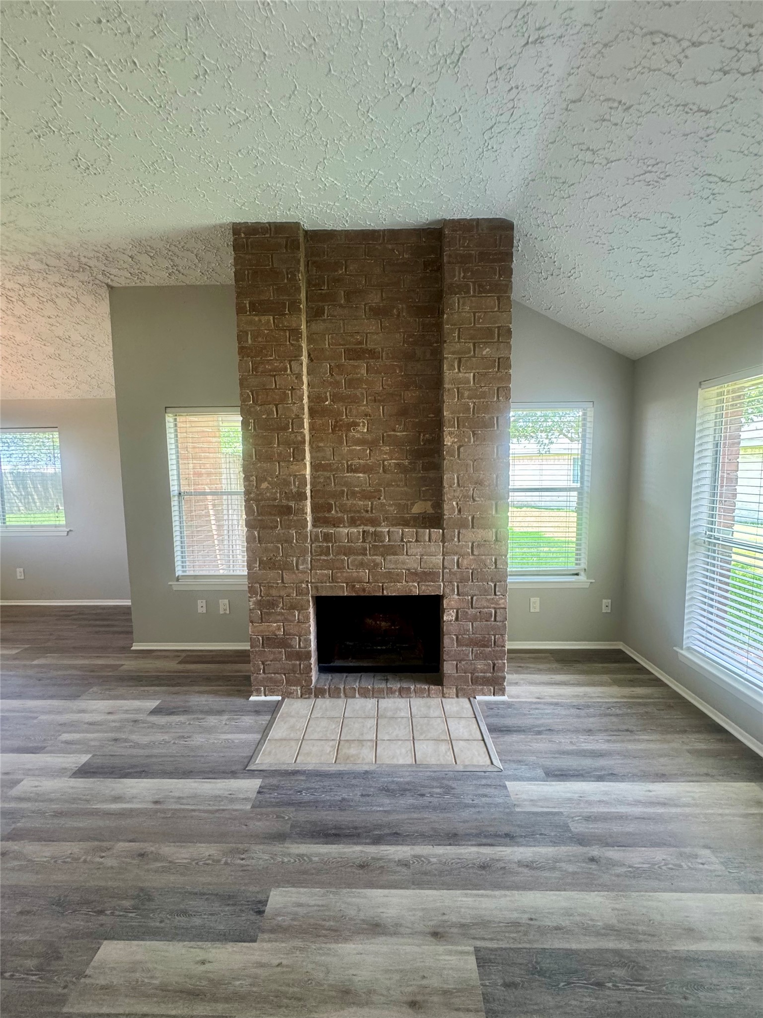15702 Roxton Ridge Drive Houston, TX 77598 - Photo 4 of 26