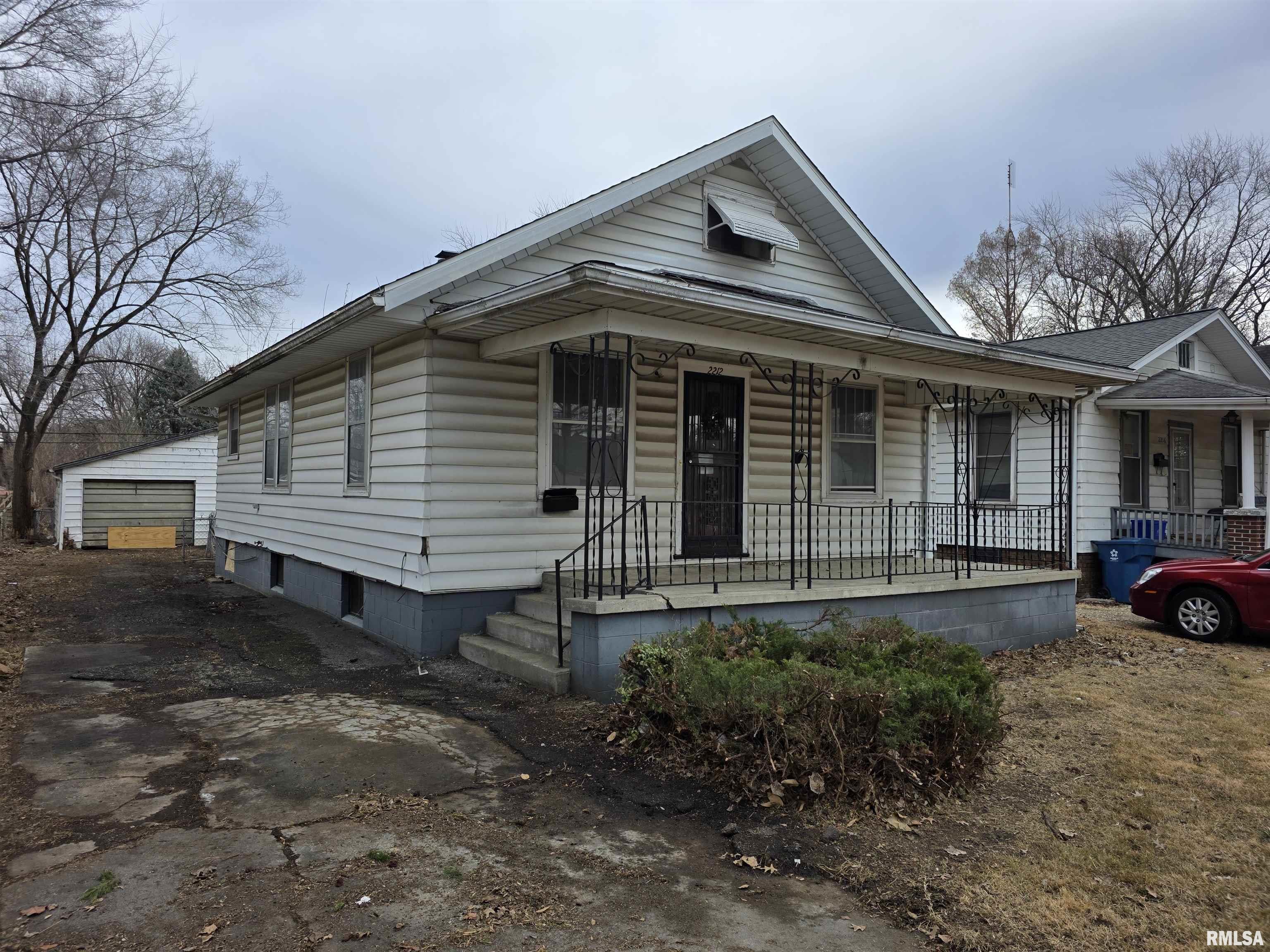 2212 South 14th Street Springfield, IL 62703 - Photo 1 of 25 Gallery Image 1