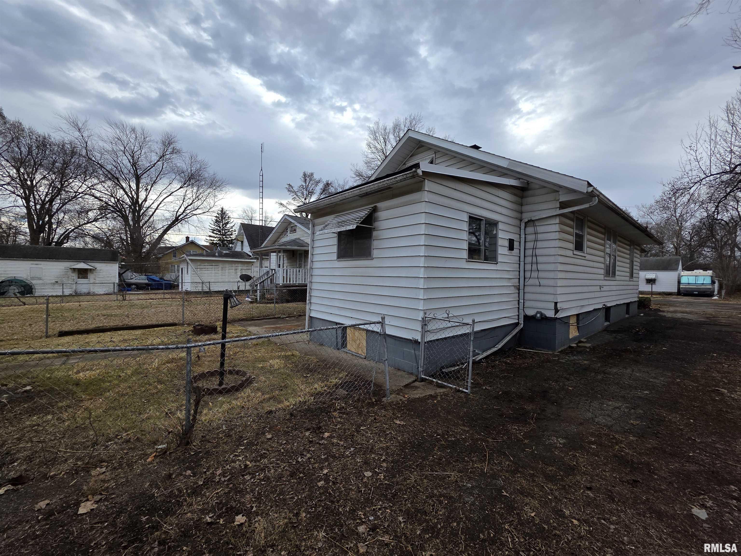 2212 South 14th Street Springfield, IL 62703 - Photo 3 of 25 Gallery Image 3