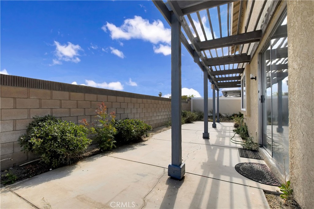 14527 Pony Trail Road Victorville, CA 92392 - Photo 21 of 21 a view of lobby with chair and table