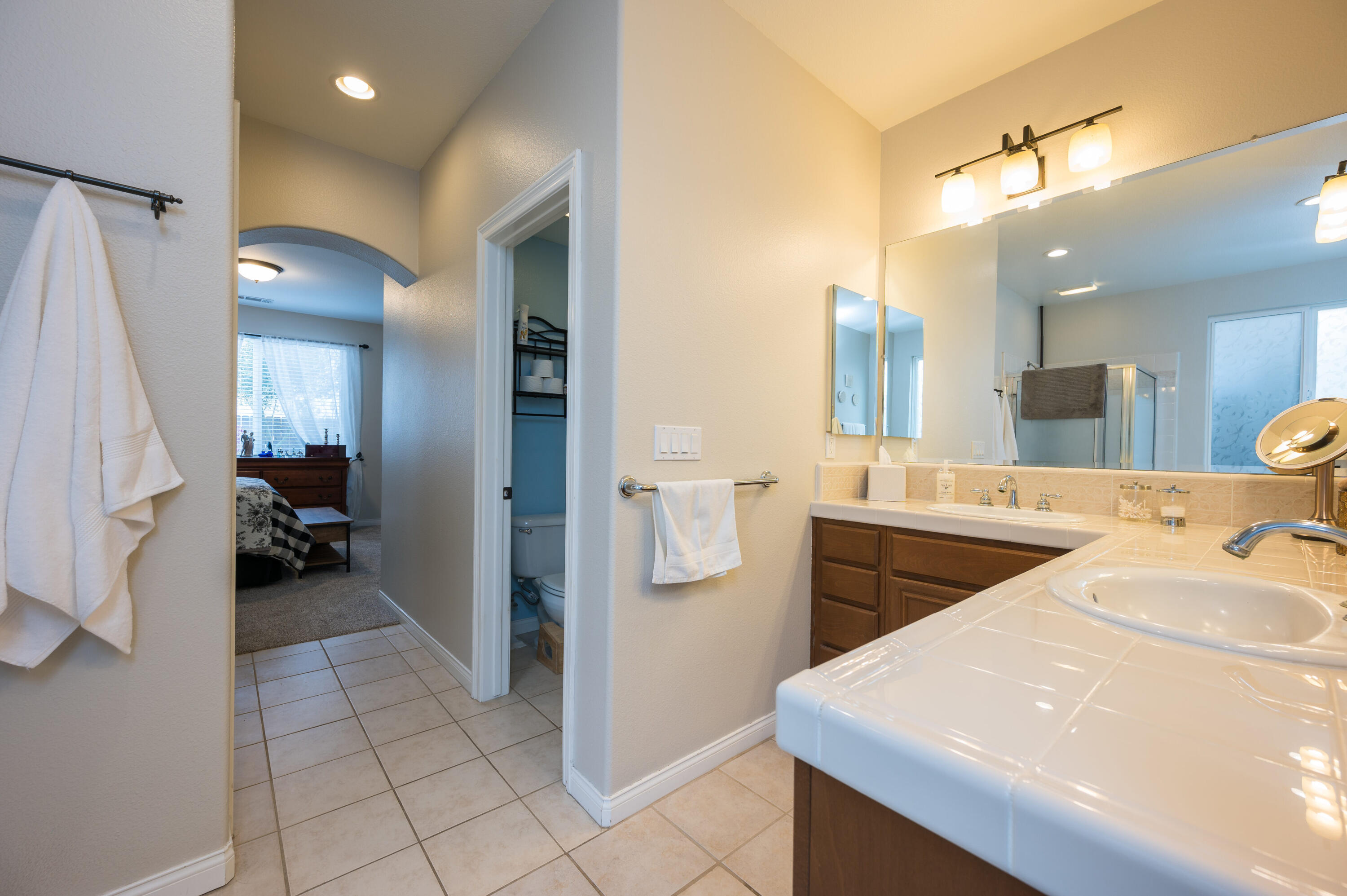 529 Palomar Circle Lompoc, CA 93436 - Photo 21 of 42 a bathroom with a sink a toilet and mirror