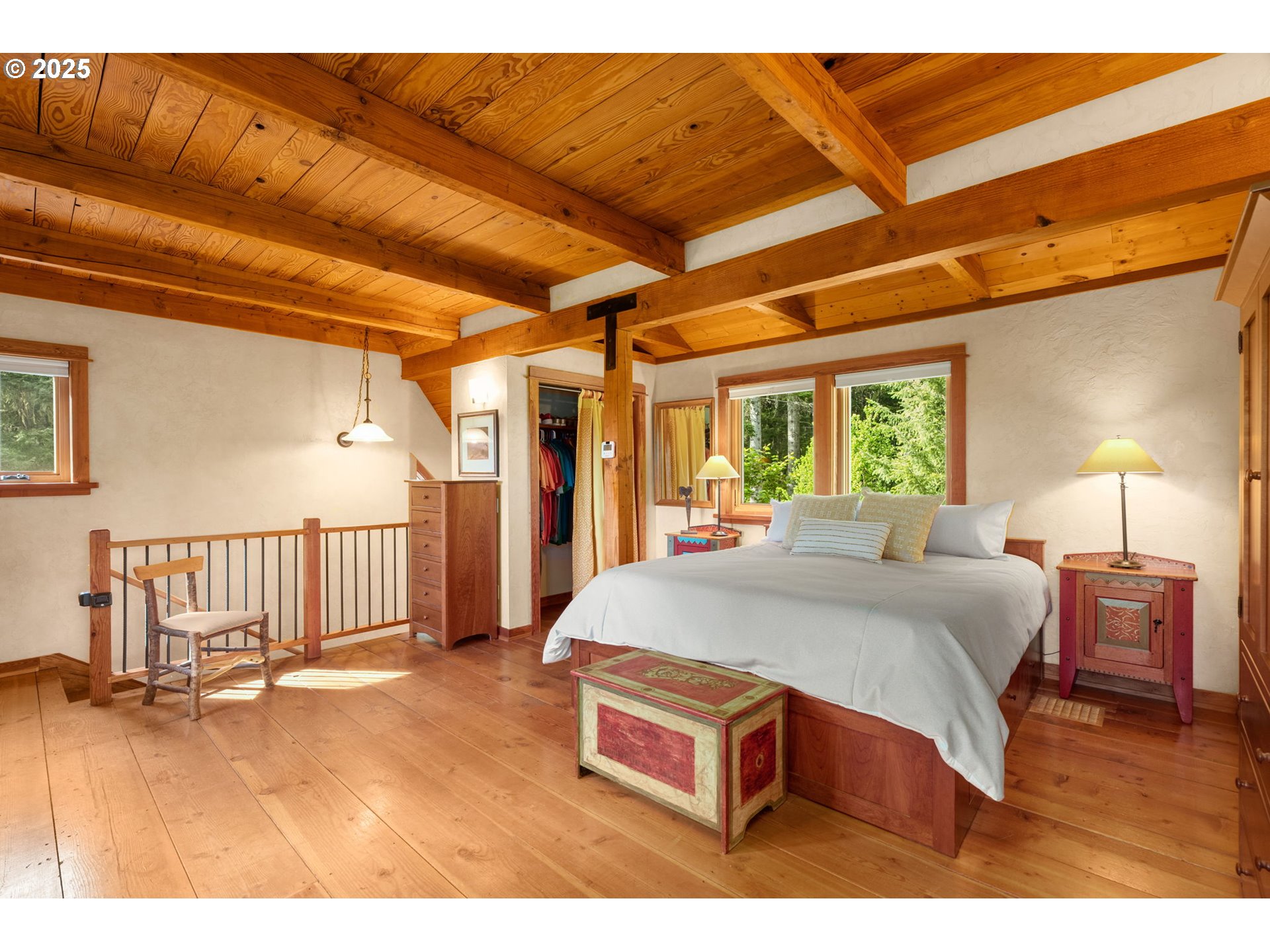 961 Snowden Road White Salmon, WA 98672 - Photo 17 of 48 a bed room with a bed and a chair