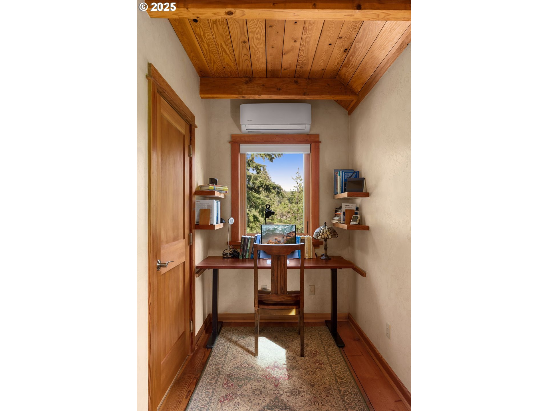 961 Snowden Road White Salmon, WA 98672 - Photo 20 of 48 a view of a hallway with furniture and a window