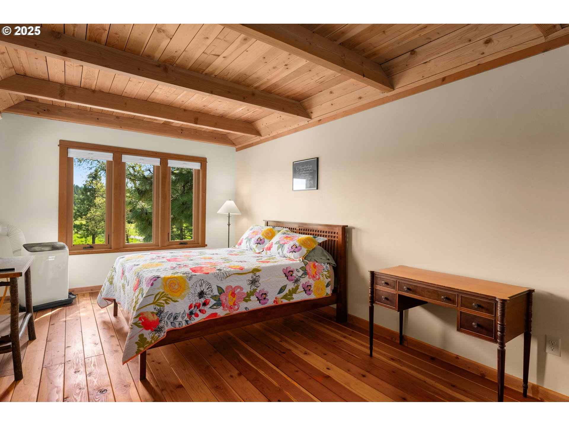 961 Snowden Road White Salmon, WA 98672 - Photo 36 of 48 a bed sitting in a bedroom next to a window