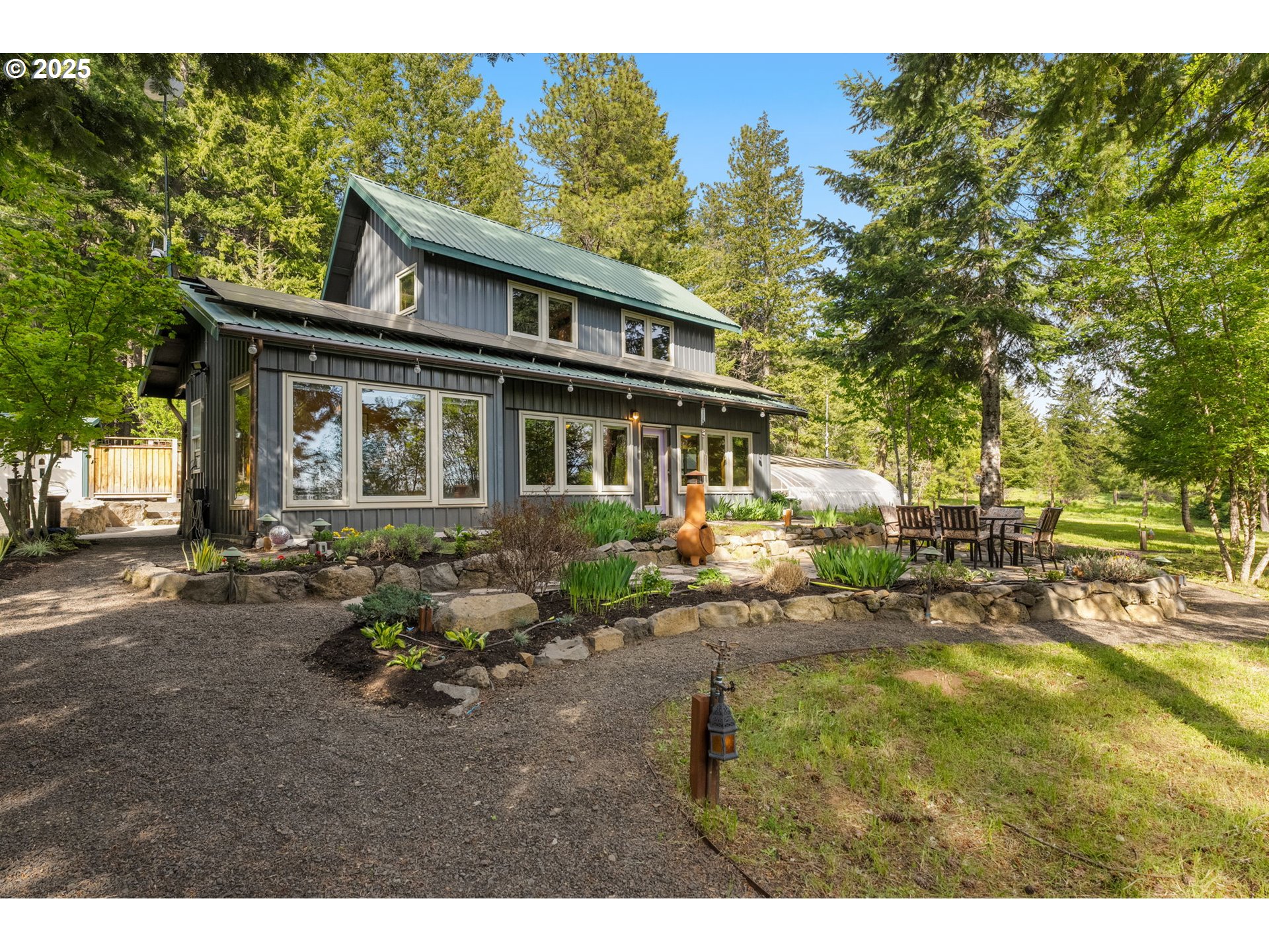 961 Snowden Road White Salmon, WA 98672 - Photo 42 of 48 a backyard of a house with table and chairs