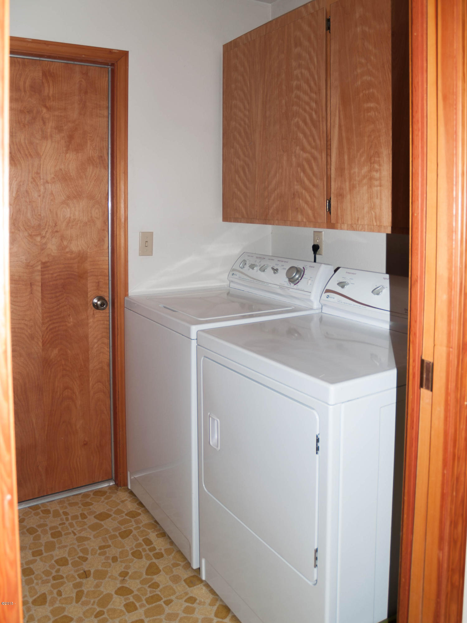80 Ridge Place Depoe Bay, OR 97341 - Photo 30 of 36 Laundry