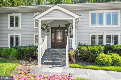 $1,100,000 | 1016 Cottage Street Southwest, Vienna, VA 22180