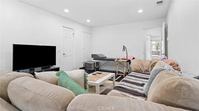 $402,000 | 1598 Border Avenue, Unit H, Corona, CA 92882