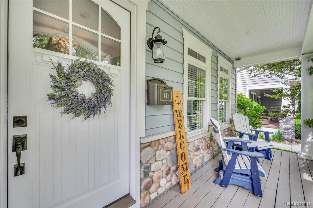 142 Griggs Street Rochester, MI 48307 - Photo 5 of 51 Front porch