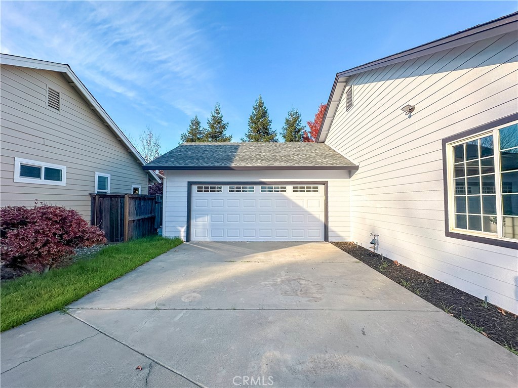 16 Tierra Rosa Lane Chico, CA 95973 - Photo 3 of 43 a front view of a house with a yard and garage
