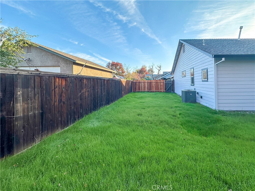 16 Tierra Rosa Lane Chico, CA 95973 - Photo 35 of 43 a backyard of a house with grass and plants
