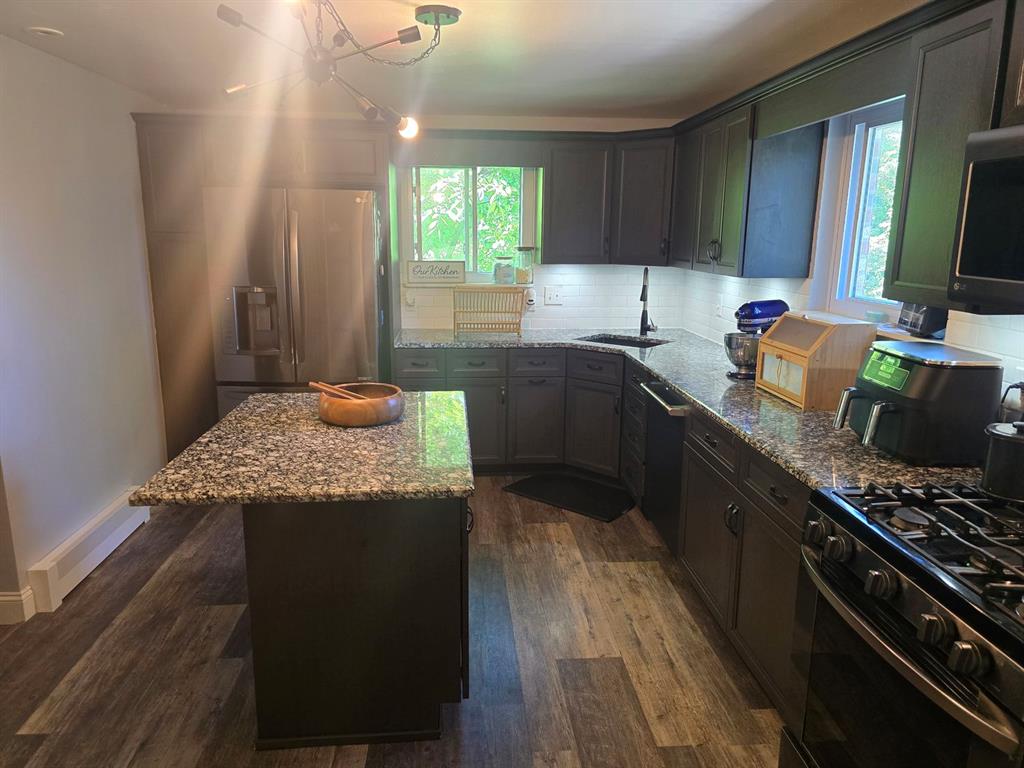 1767 Hassam Road Coraopolis, PA 15108 - Photo 11 of 23 Kitchen
