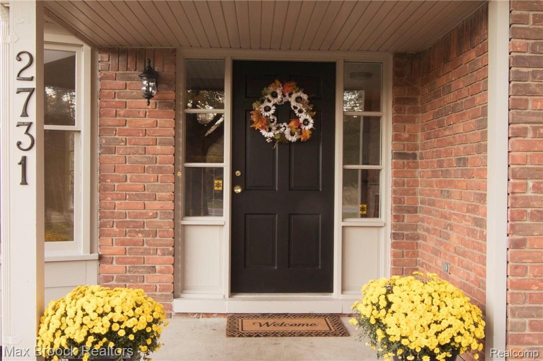 2731 West Wattles Road Troy, MI 48098 - Photo 2 of 38 FrontPorch_closeup2.jpg