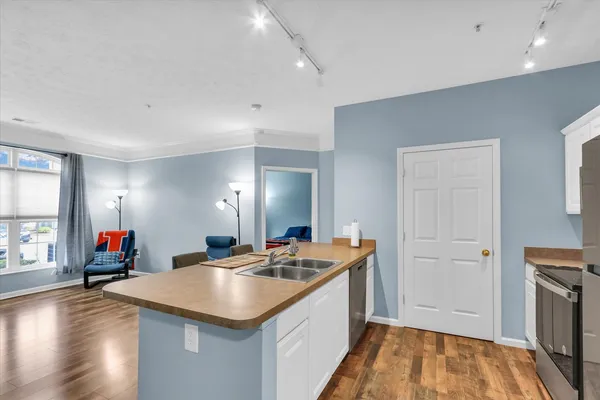 $154,900 | 1903 North Lincoln Avenue, Unit 111, Urbana, IL 61801