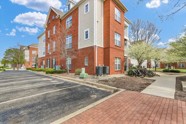 $154,900 | 1903 North Lincoln Avenue, Unit 111, Urbana, IL 61801