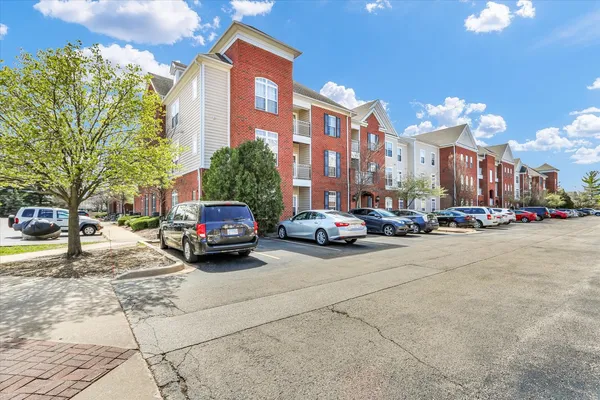 $154,900 | 1903 North Lincoln Avenue, Unit 111, Urbana, IL 61801