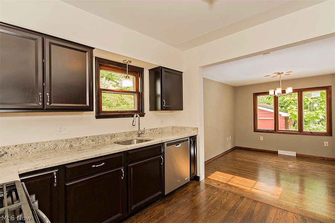 3253 Bradford Road Cleveland, OH 44118 - Photo 14 of 34