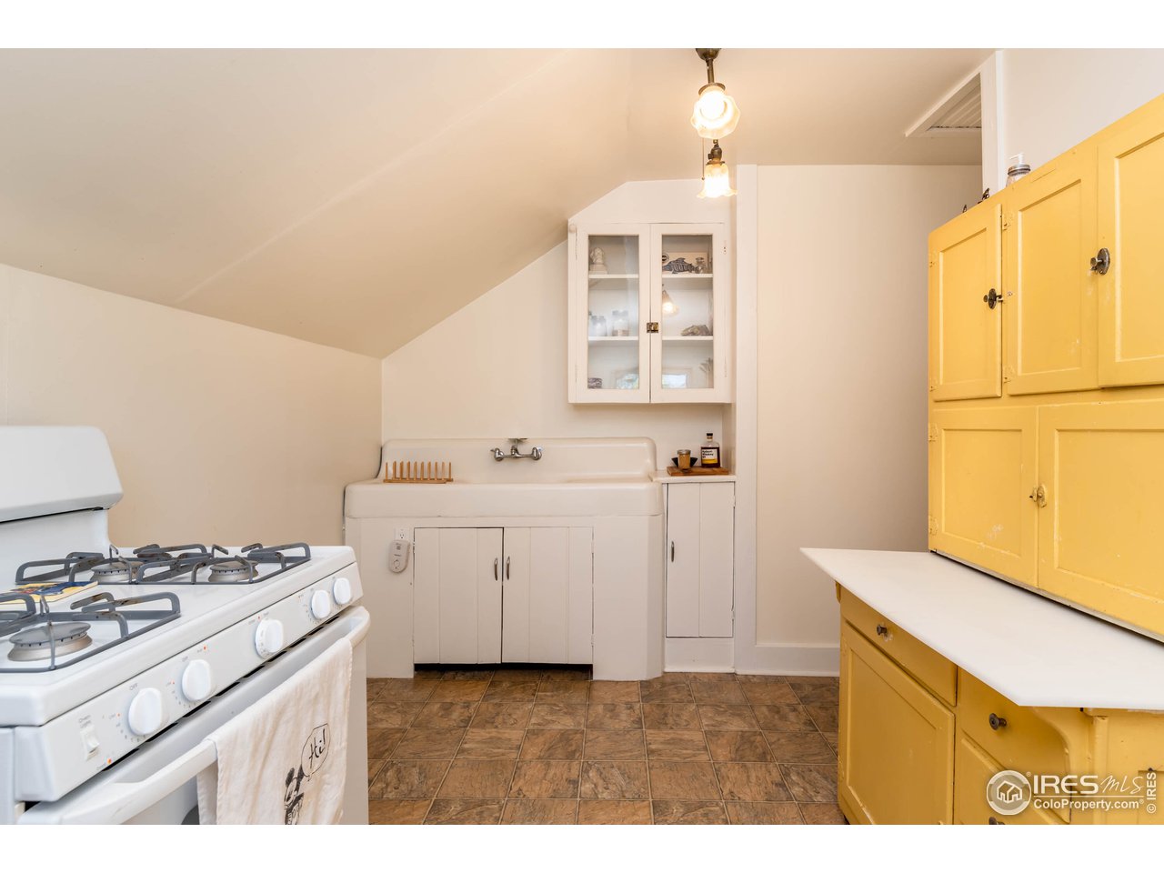 2430 4th Street Boulder, CO 80304 - Photo 15 of 24 Upper Level Unit Kitchen