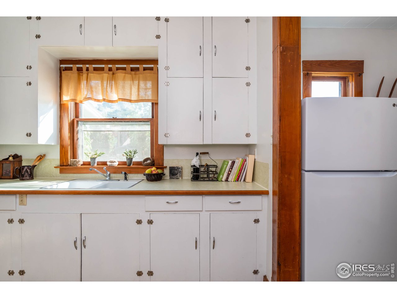 2430 4th Street Boulder, CO 80304 - Photo 7 of 24 Main Level unit Kitchen
