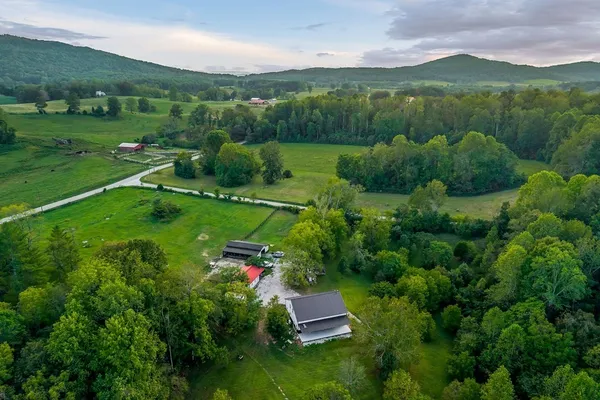 $699,000 | 1423 Moodyville Loop, Byrdstown, TN 38549