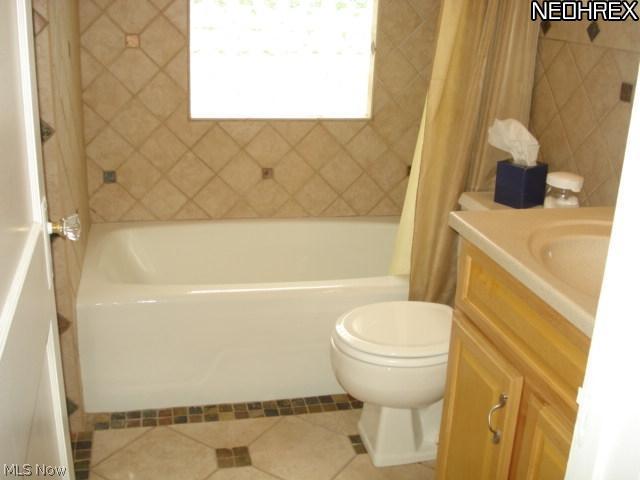 6907-6909 Ackley Road Parma, OH 44129 - Photo 20 of 25 Bathroom - Up