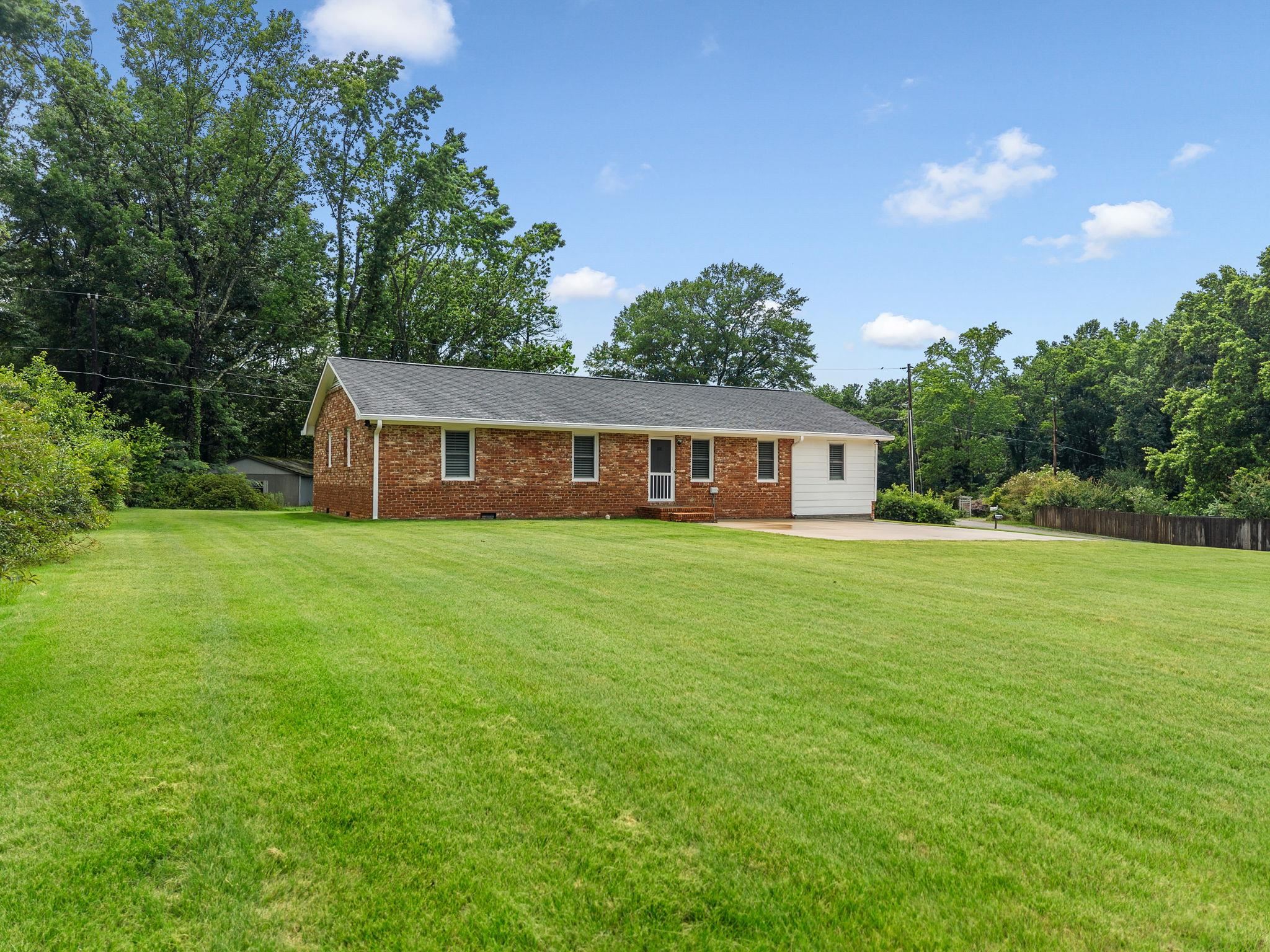 175 Foster Street Cowpens, SC 29330 - Photo 2 of 37