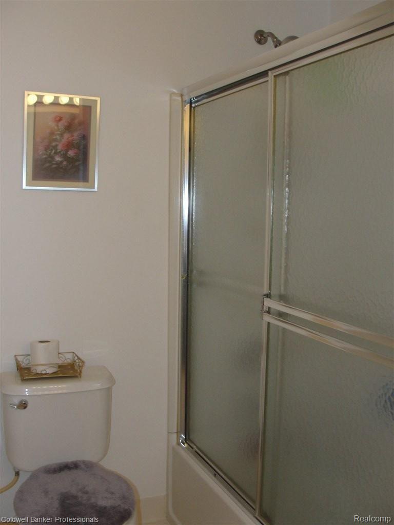 200 Cherry Grove Road Canton, MI 48188 - Photo 14 of 20 Main Bath2