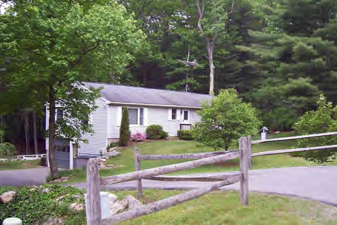 a view of a house with a yard