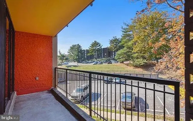 $2,200 | 12 South Van Dorn Street, Unit 406, Alexandria, VA 22304