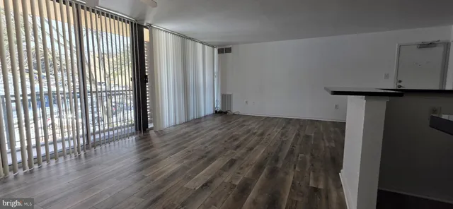 $2,200 | 12 South Van Dorn Street, Unit 406, Alexandria, VA 22304