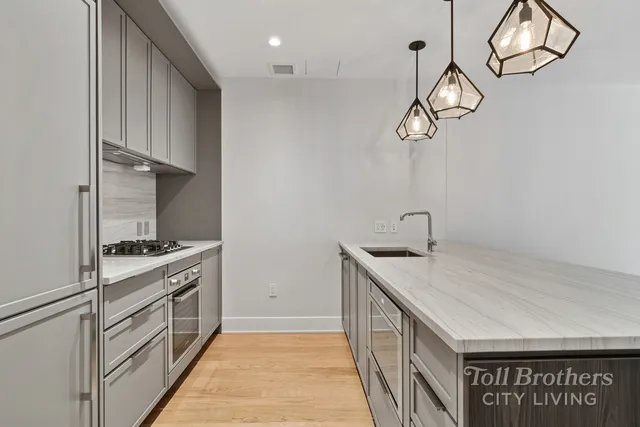 $949,500 | 218 West 103rd Street, Unit 2A | Upper West Side
