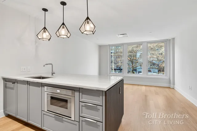 $949,500 | 218 West 103rd Street, Unit 2A | Upper West Side