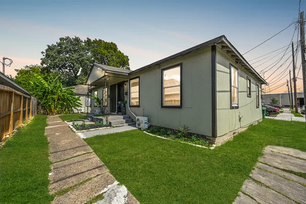 $1,050 | 3705 Bremond Street, Unit 1, Houston, TX 77004