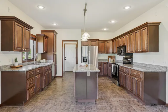 $470,000 | 6898 Tuscan Ridge Circle, DeForest, WI 53532