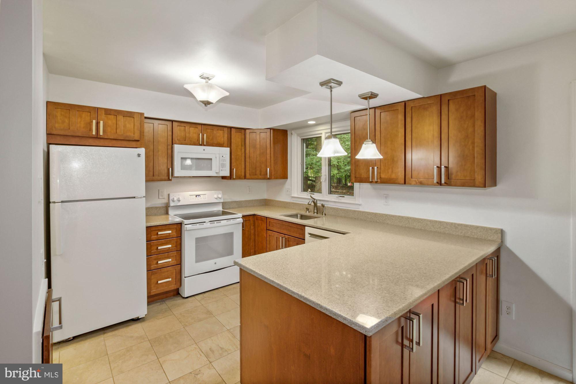 214 Finale Terrace Silver Spring, MD 20901 - Photo 11 of 32 KITCHEN WITH SEATING